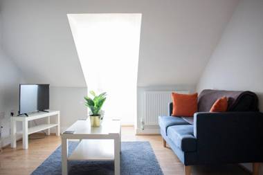 Town Centre Apartment with FREE Parking