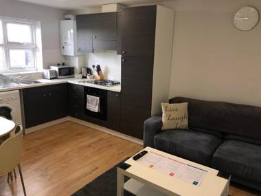2nd Floor Town Centre Apt with FREE Parking