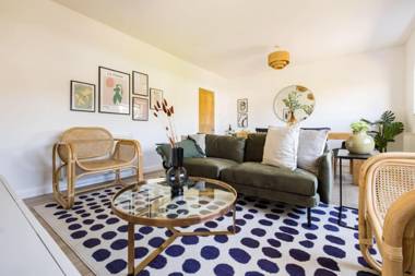 The Finchley Bolthole - Delightful 2BDR Flat