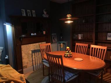 Character Cottage With Secluded Courtyard Garden