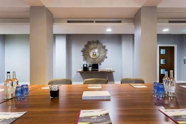 Dolphin House Serviced Apartments