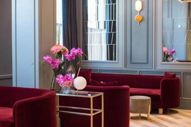 The Trafalgar St. James London Curio collection by Hilton