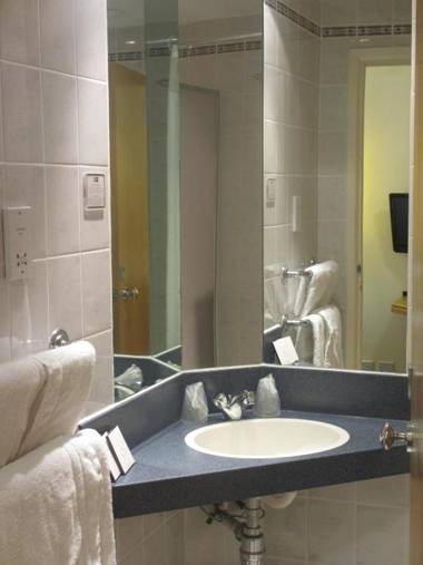 Holiday Inn Express London Victoria an IHG Hotel