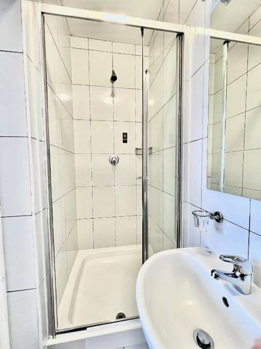 Melbourne House Hotel