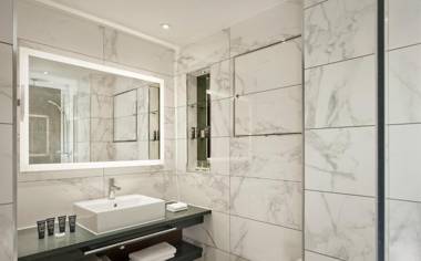 100 Queen’s Gate Hotel London Curio Collection by Hilton