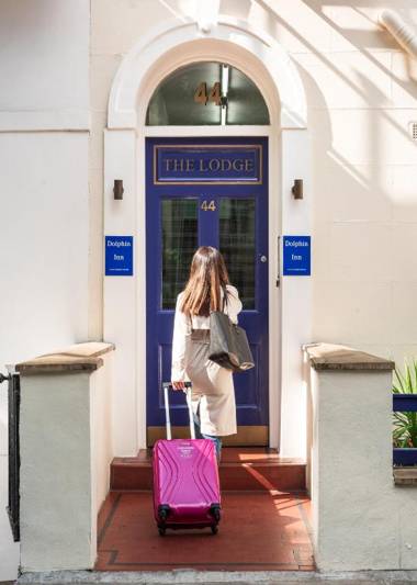 Dolphin Inn - The Lodge