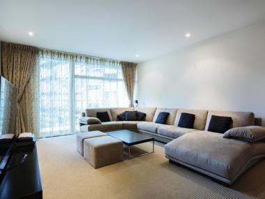 Veeve - Luxury 2 Bedroom Apartment - Chelsea Bridge Wharf