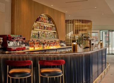 Montcalm East Autograph Collection