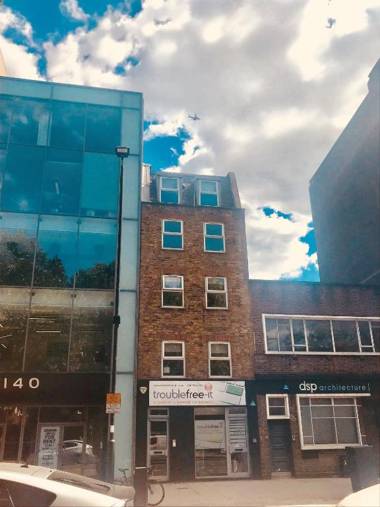 Central London 2 Bed Old Street Station Sleeps 4 to 5 Close to all attractions