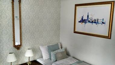 The Walrus Bar and Hostel