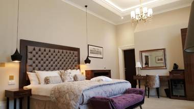 Lansbury Heritage Hotel
