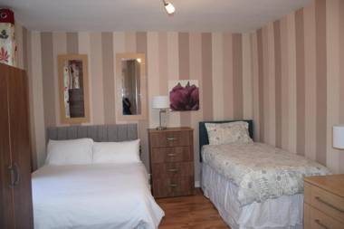 Three Bedroom House Chandos Road