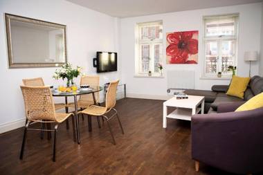 Apartment 2 Trafalgar Square (Second Floor)