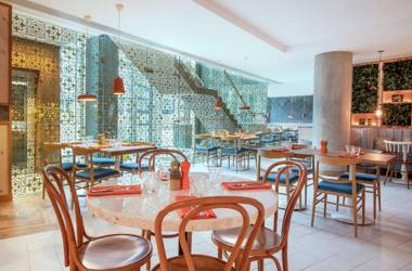 Lincoln Plaza London Curio Collection By Hilton