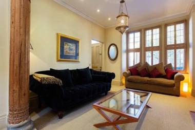 Veeve - Townhouse By The River