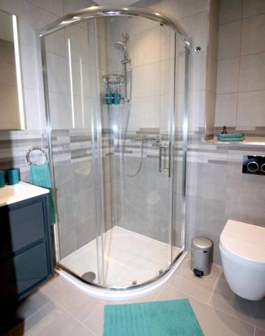 Massive 5 Bedroom West End Designer Residence close to popular Notting Hill