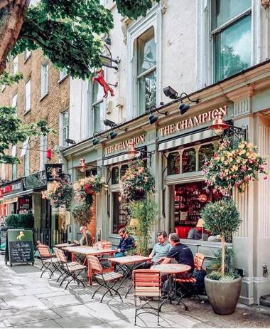 AWESOME LEICESTER SQ! Fashion Flat for Theatre Families and Happy Friends