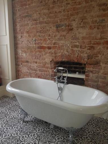 The Crown Pub & Guesthouse