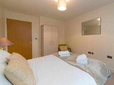 Central Tower Bridge Apartment