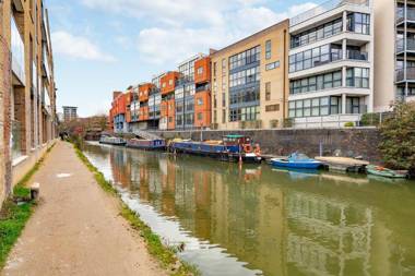 Two Bedroom Apartments in Limehouse