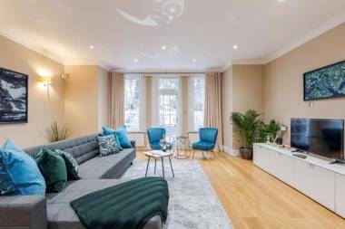 Luxurious Central Kensington Apartment