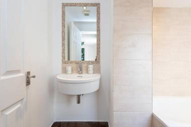 Elegant 3Bed Apartment in Kensington Olympia