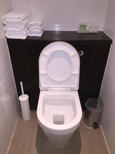 Lyall Apartment Hotel