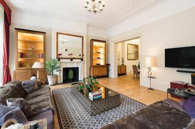 Grand Ambassadorial Triplex Apartment Hyde Park