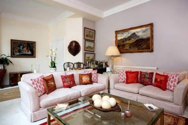 Veeve - Ships of Sloane Square