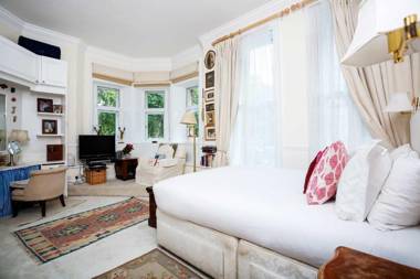 Veeve - Ships of Sloane Square