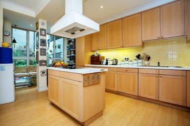 Veeve - Ships of Sloane Square