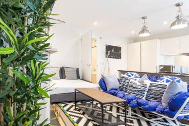 The Oxford Street Retreat - Modern 3BDR in 2 Apartments
