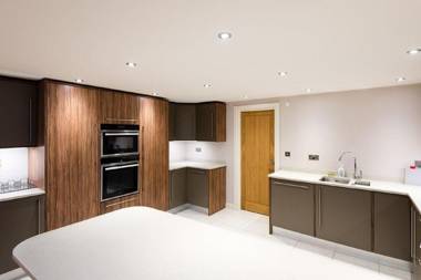 The Escalier Mews - Stunning 3BDR Mews Home Flooded with Natural Light