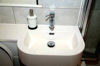 A Modern Comfy Newly Remodeled 2bd House