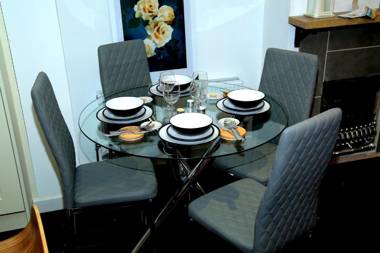 A Modern Comfy Newly Remodeled 2bd House