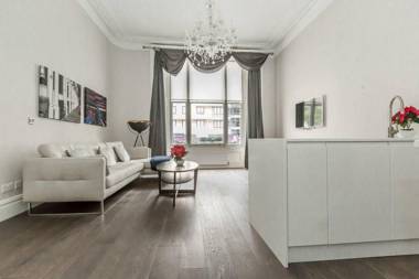 Modern 1BR Period Property in Kensington