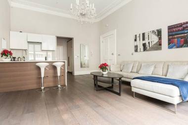 Modern 1BR Period Property in Kensington