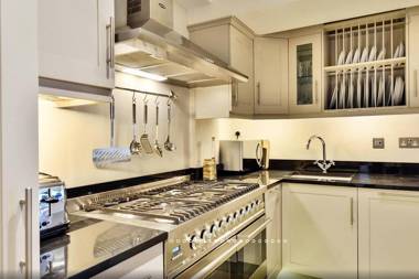 Brunswick · Brunswick Oasis.  A Luxury For 4 w/ Private Patio