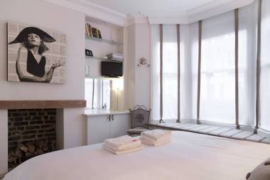 Retreat to a Stylish Flat in Chelsea