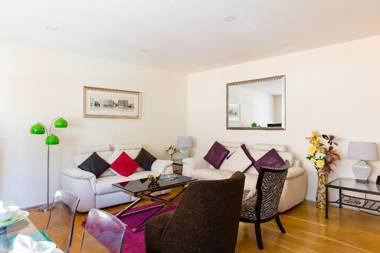 Spacious 2-bedroom apartment in Mayfair