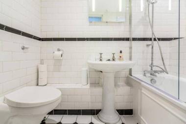 Spacious Soho Home On Quaint Cobbled Street