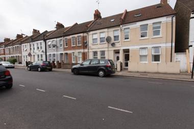 272&294 Franciscan Road Rooms&Studios by EveryWhere to Sleep London