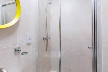 272&294 Franciscan Road Rooms&Studios by EveryWhere to Sleep London