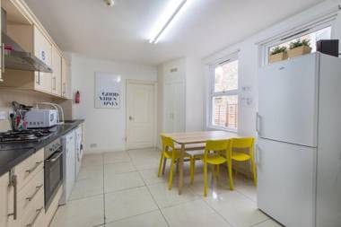 272&294 Franciscan Road Rooms&Studios by EveryWhere to Sleep London