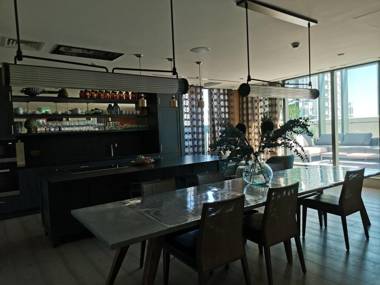 Canary Wharf by Charles Hope