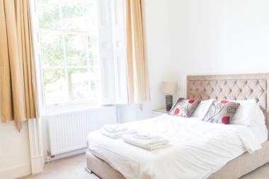 Luxury Canary Wharf Apartment with Parking