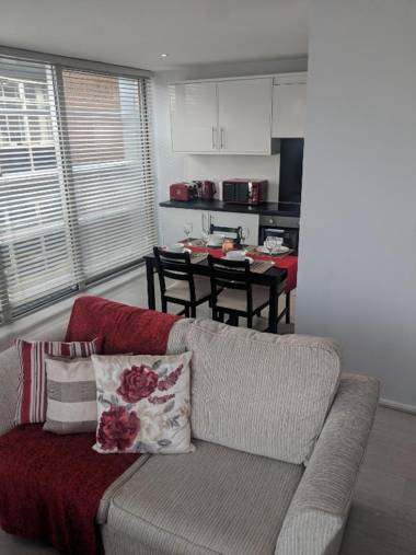 LT Grove Apartment - Stratford