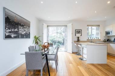 The Porchester Gardens - Modern & Bright 4BDR with Garden and Parking