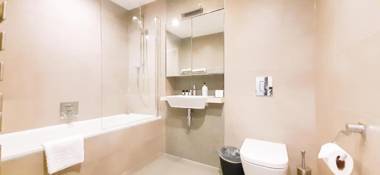 Two Bed Serviced Apt in Old Street