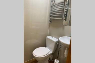 F405-Comfy Studio for 1 near Hyde Park